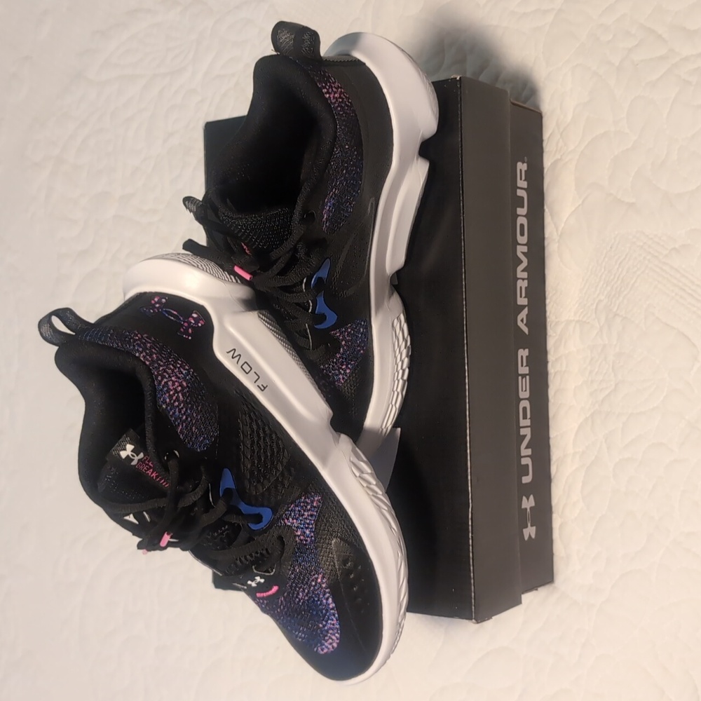 Womens Under Armour Flow/ size 8
